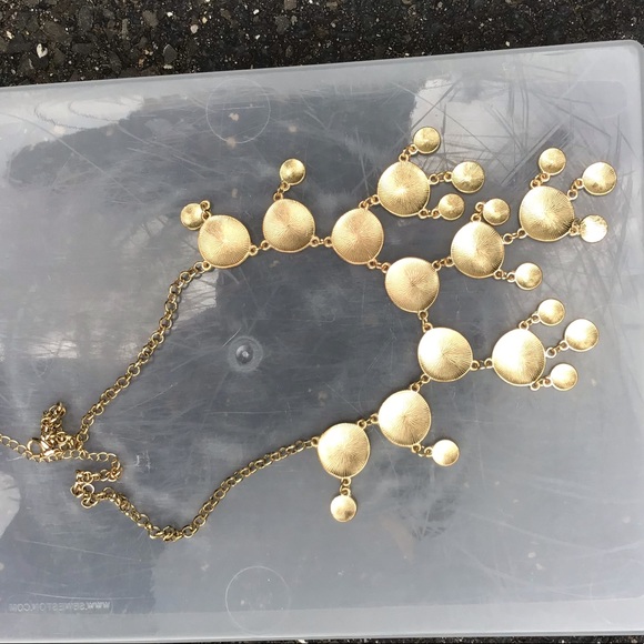 Gold statement necklace lightweight OS - Picture 5 of 5